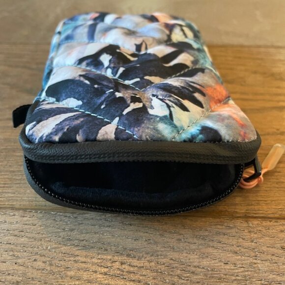 Roxy  Winter Phone Case - Puffer Phone Pouch - Picture 3 of 3